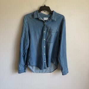 Universal Thread Classic Fit Mid Wash Denim Blue Chambray Button Blouse Womens S